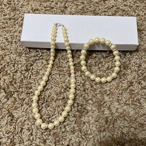 Pair of pearl necklace and bracelet